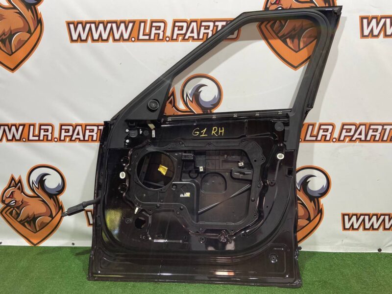 LR080195 Door front right Land Rover Discovery 5 Used cost 430 € in stock 3 pcs.