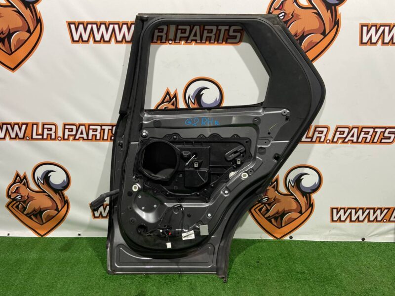 LR080197 door rear right Land Rover Discovery 5 Used cost 370 € in stock 5 pcs.