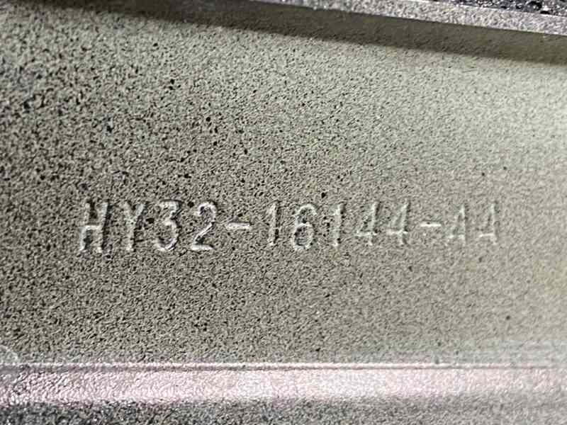 LR080199 Front right wing LAND ROVER DISCOVERY 5 Used cost 280 € in stock 2 pcs.