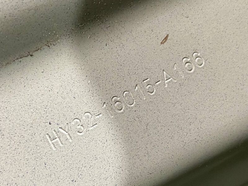 LR080199 Front right wing LAND ROVER DISCOVERY 5 Used cost 280 € in stock 2 pcs.