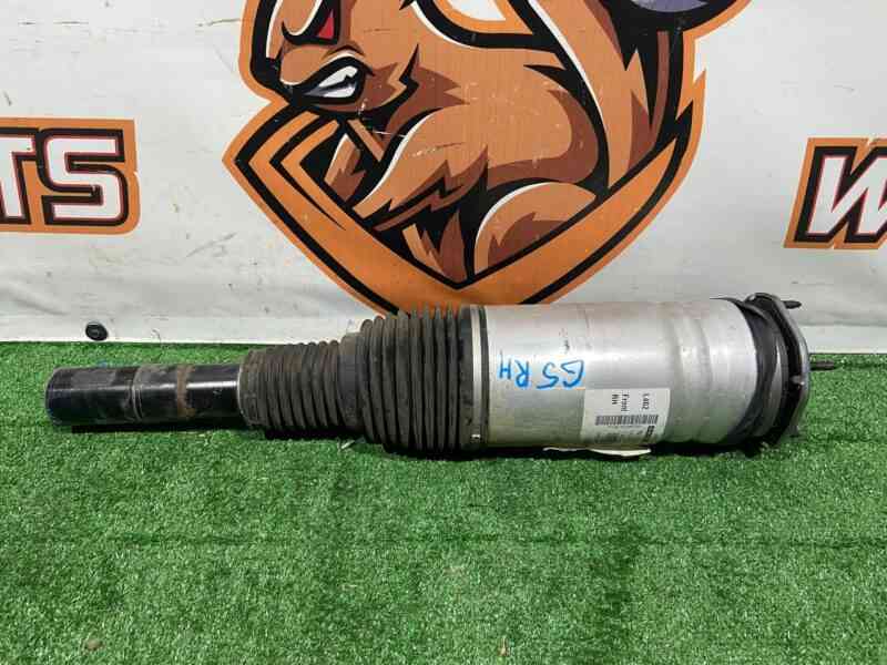 LR081560 Shock absorber front air right Land Rover Discovery 5 L462 (2017-) Used cost 383 € in stock 5 pcs.