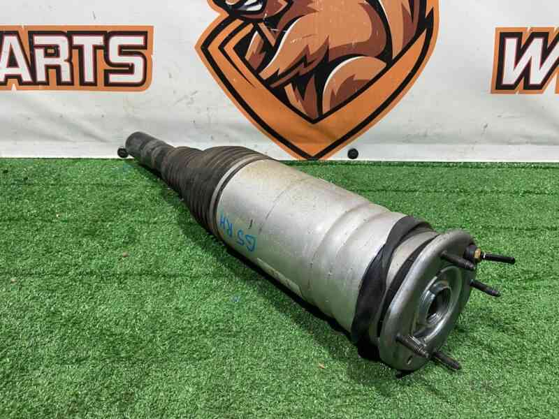 LR081560 Shock absorber front air right Land Rover Discovery 5 L462 (2017-) Used cost 383 € in stock 5 pcs.