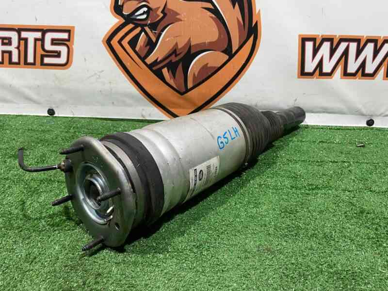 LR081564 Shock absorber front left Land Rover Discovery 5 L462 (2017-) Used cost 373 € in stock 6 pcs.