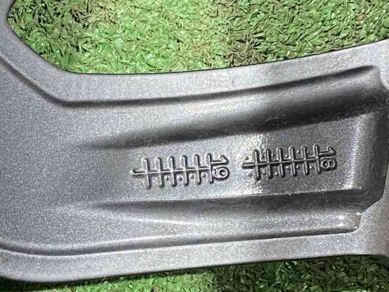 LR082902 Wheel disk R22 X 9.5 Land Rover Discovery 5 L462 (2017-) used cost 250 € in stock 3 pcs.