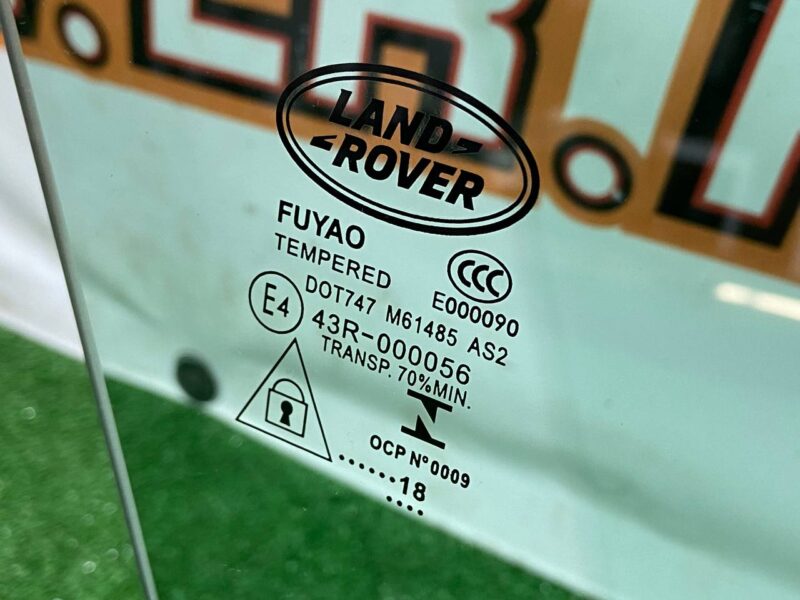 LR082922 Front right door glass Land Rover Discovery 5 L462 (2017-) USED cost 90 € in stock 6 pcs.