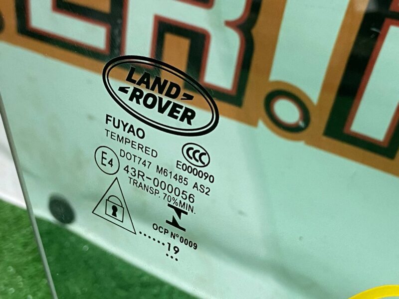 LR082922 Front right door glass Land Rover Discovery 5 L462 (2017-) USED cost 90 € in stock 6 pcs.
