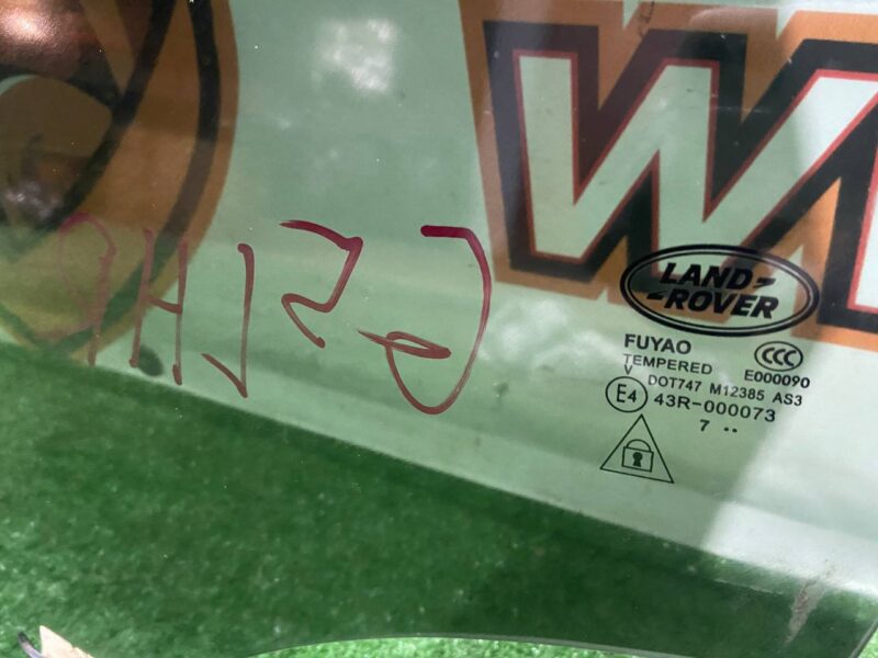 LR082927 Rear left door glass, tinted Land Rover Discovery 5 L462 (2017-) USED cost 85 € in stock 6 pcs.