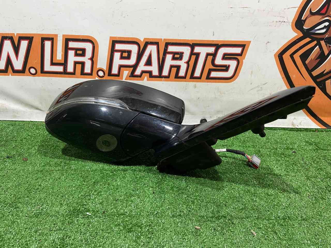 LR083164 Exterior right mirror (blind zones, electrochrome, heating) Land Rover Discovery 5 Used cost 600 € in stock 1 pcs.