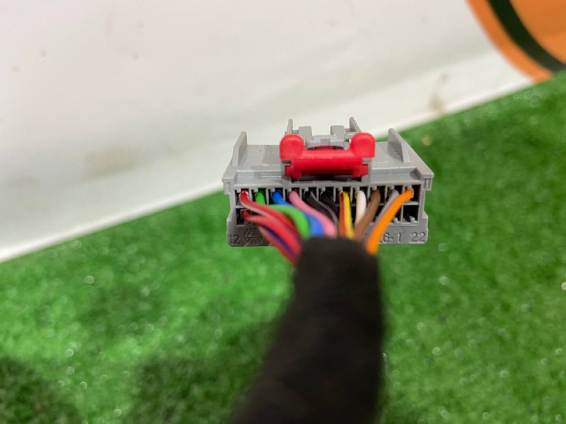 LR083164 Exterior right mirror (blind zones, electrochrome, heating) Land Rover Discovery 5 Used cost 600 € in stock 1 pcs.