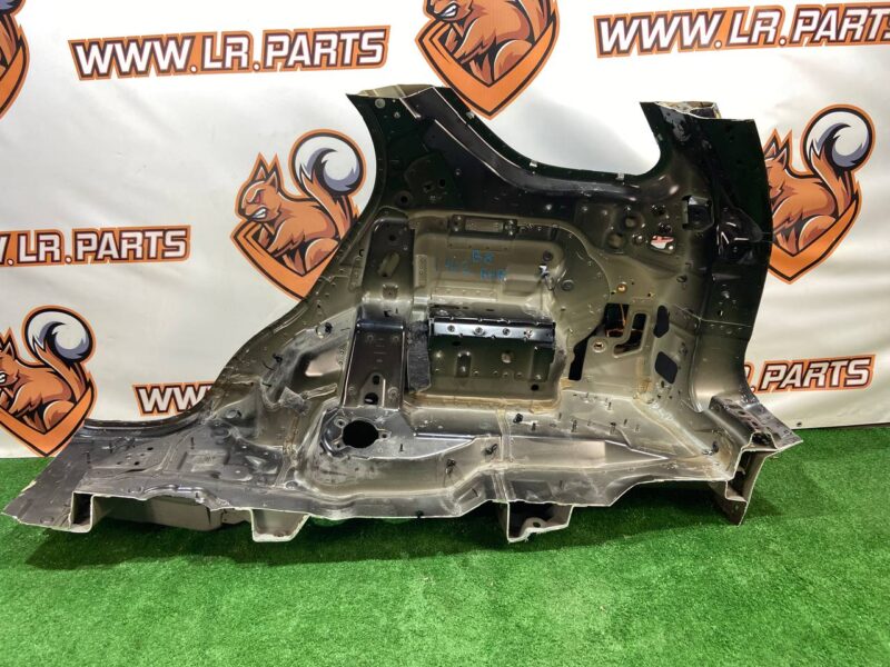 LR084290 Right rear quarter panel Land Rover Discovery 5 L462 (2017-) Used cost 666,66 € in stock 3 pcs.