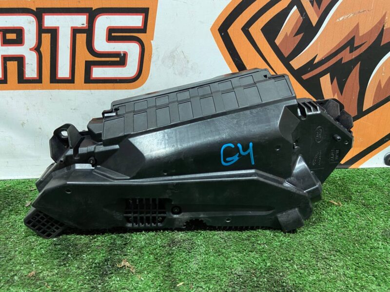 LR086331 Front display unit Range Rover L405 (2013-2021) USED cost 150 € in stock 1 pcs.