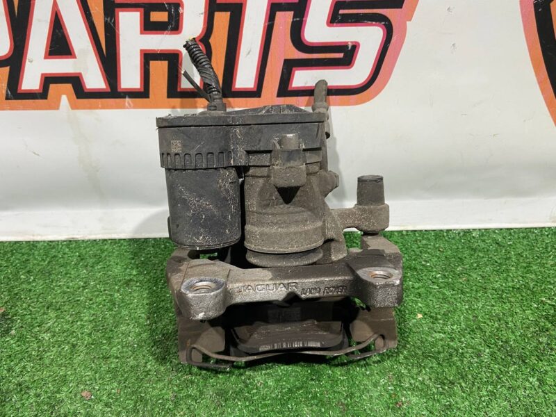 LR090703 Rear right caliper Range Rover Velar L560 (2018-) USED cost 150 € in stock 4 pcs.