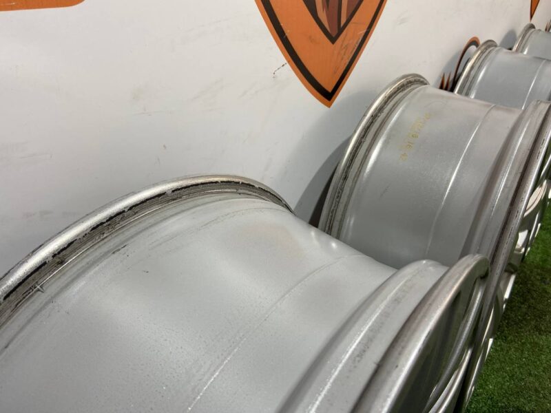 LR091543 Wheels R20 8,5x20CHx45 Range Rover Velar L560 Used cost 400 € in stock 4 pcs.
