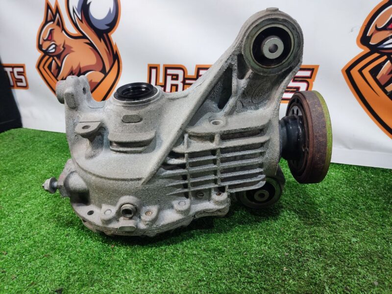 LR161840 Rear reducer Land Rover Discovery 5 L462 (2017-) used cost 465 € in stock 9 pcs.