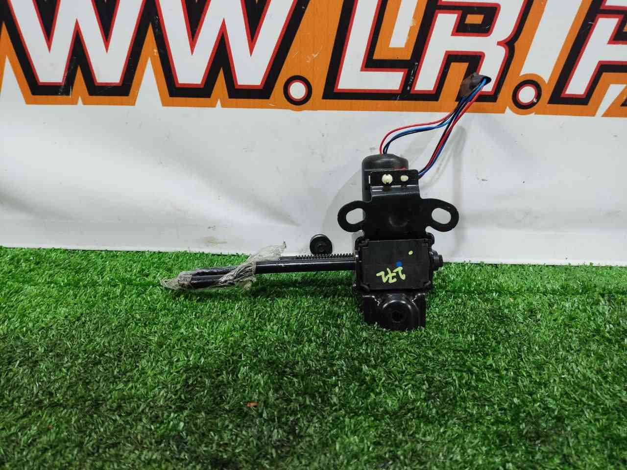 LR092440 Right seat electric motor Range Rover Velar L560 (2018-) USED cost 75 € in stock 1 pcs.