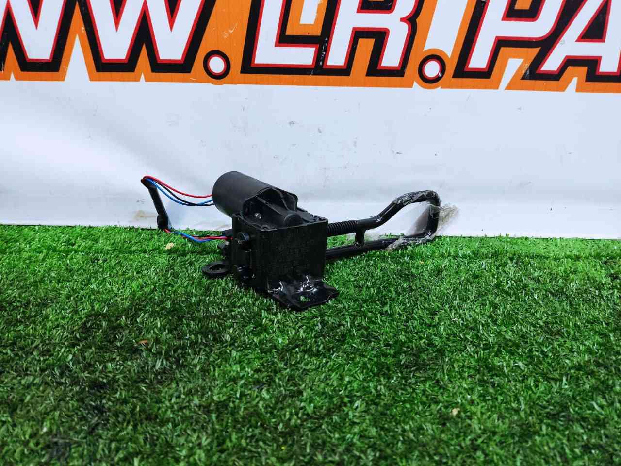 LR092440 Right seat electric motor Range Rover Velar L560 (2018-) USED cost 75 € in stock 1 pcs.