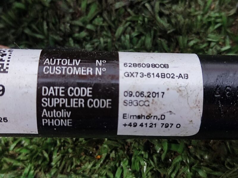 LR092511 Front right seat belt Range Rover Velar L560 (2018-) Used cost 150 € in stock 2 pcs.