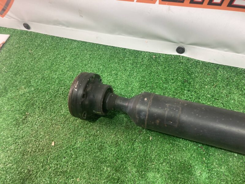 LR092694 Rear driveshaft Range Rover Velar L560 (2018-) USED cost 441 € in stock 7 pcs.
