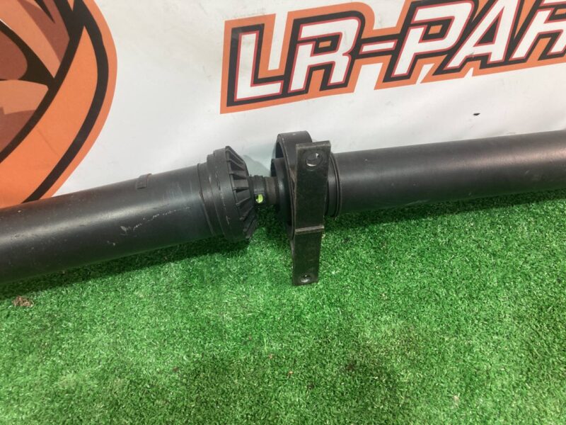 LR092694 Rear driveshaft Range Rover Velar L560 (2018-) USED cost 441 € in stock 7 pcs.