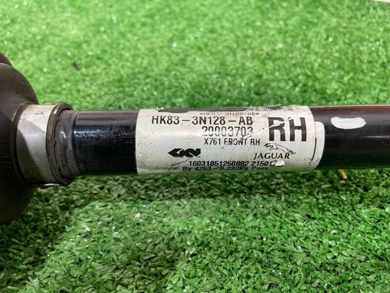 LR092738 Half shaft front right Range Rover Velar L560 (2018-) Used cost 350 € in stock 2 pcs.
