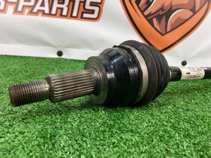 LR092738 Half shaft front right Range Rover Velar L560 (2018-) Used cost 350 € in stock 2 pcs.