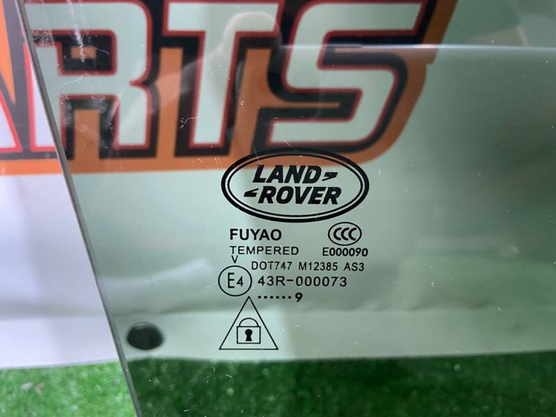 LR093211 Rear right tinted door glass Range Rover Velar L560 (2018-) USED cost 100 € in stock 3 pcs.