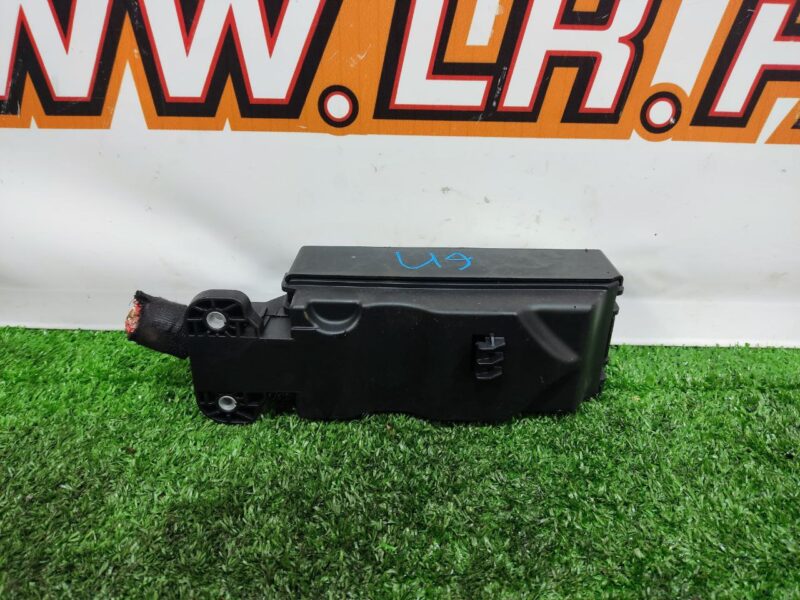 LR095056 Used Range Rover Velar L560 interior fuse box (2018-) cost 150 € in stock 1 pcs.