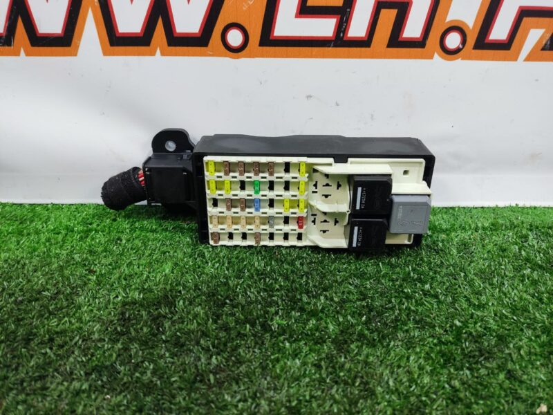 LR095056 Used Range Rover Velar L560 interior fuse box (2018-) cost 150 € in stock 1 pcs.