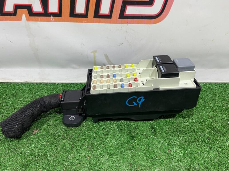 LR095056 Used Range Rover Velar L560 interior fuse box (2018-) cost 150 € in stock 1 pcs.