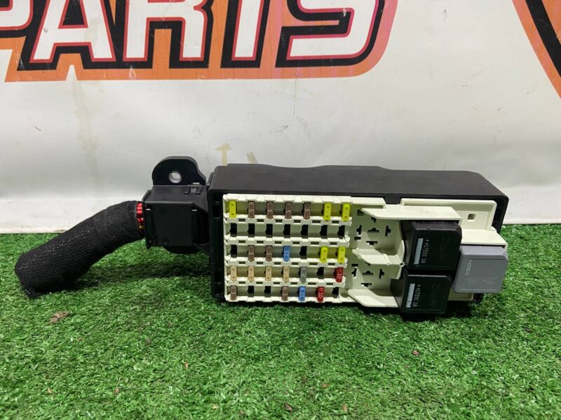 LR095056 Used Range Rover Velar L560 interior fuse box (2018-) cost 150 € in stock 1 pcs.