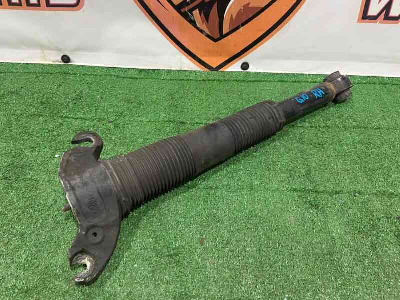 LR098141 Rear shock absorber 2.0 TDI Land Rover Discovery Sport L550 (2015-) USED cost 100 € in stock 12 pcs.