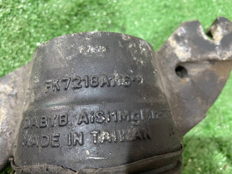 LR098141 Rear shock absorber 2.0 TDI Land Rover Discovery Sport L550 (2015-) USED cost 100 € in stock 12 pcs.