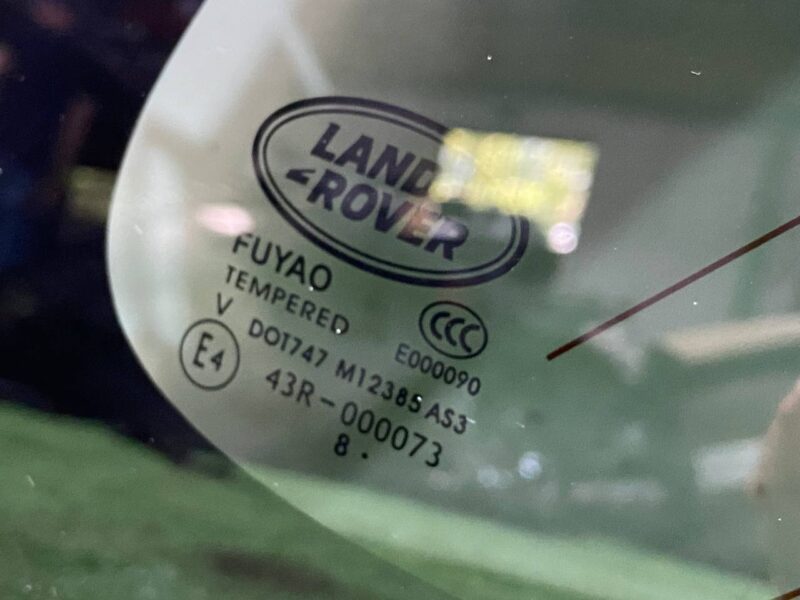 LR099661 Body glass, side right rear Land Rover Discovery 5 L462 (2017-) Used cost 190 € in stock 2 pcs.