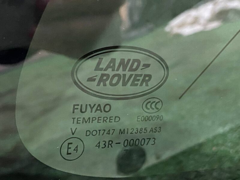 LR099661 Body glass, side right rear Land Rover Discovery 5 L462 (2017-) Used cost 190 € in stock 2 pcs.