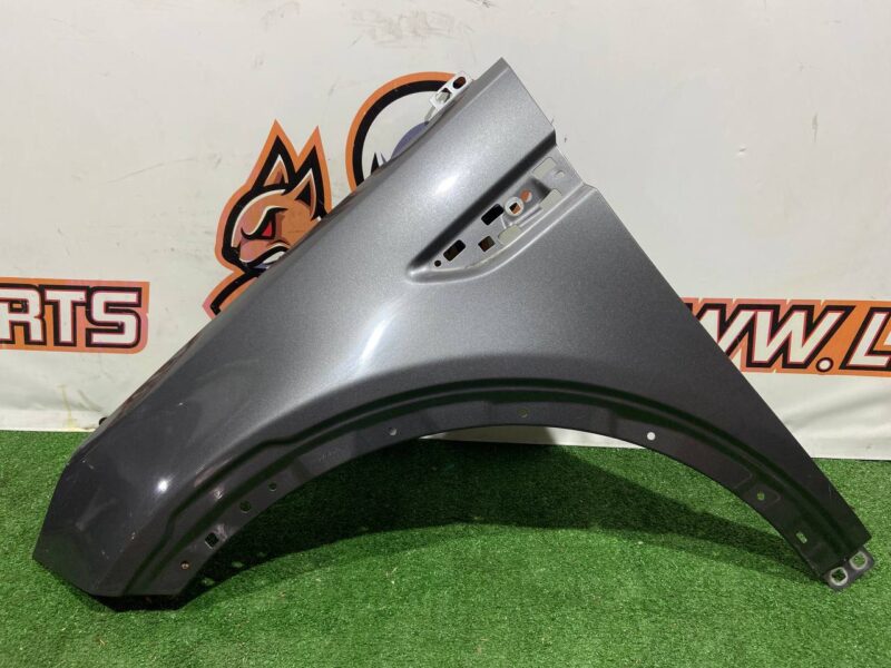 LR100544 Front right wing 2018- Range Rover Sport L494 (2014-2022) Used cost 600 € in stock 4 pcs.