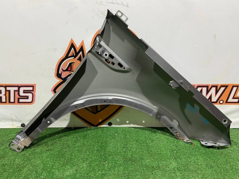 LR100544 Front right wing 2018- Range Rover Sport L494 (2014-2022) Used cost 600 € in stock 4 pcs.