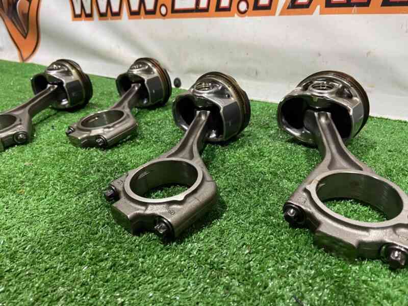LR100582 Piston 2.0i HI PHEV Range Rover Sport L494 (2014-2022) USED cost 100 € in stock 8 pcs.