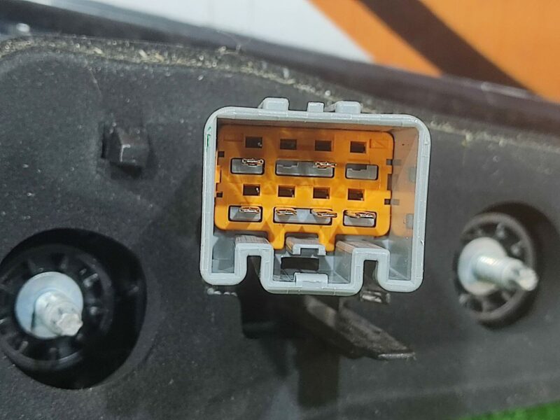 LR106847 Rearlight left fender lamp Land Rover Discovery 5 L462 (2017-) used cost 250 € in stock 1 pcs.