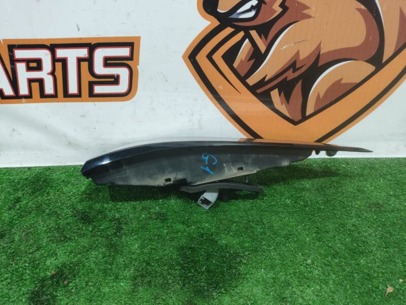 LR106847 Rearlight left fender lamp Land Rover Discovery 5 L462 (2017-) used cost 250 € in stock 1 pcs.