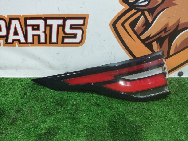 LR106847 Rearlight left fender lamp Land Rover Discovery 5 L462 (2017-) used cost 250 € in stock 1 pcs.