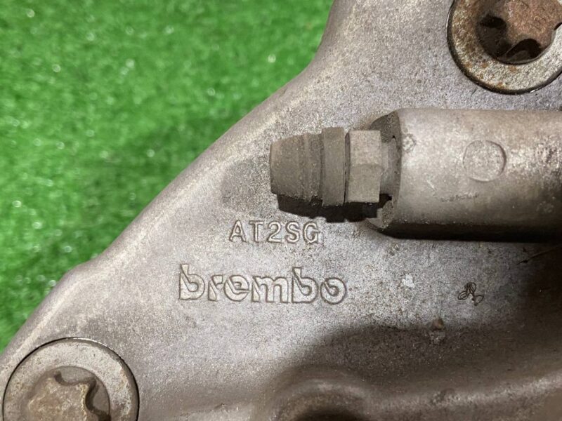 LR110097 Front right caliper 4 piston Land Rover Discovery 5 L462 (2017-) USED cost 290 € in stock 1 pcs.