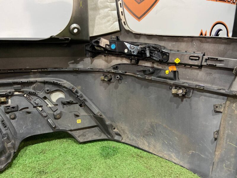LR112604 Rear bumper complete Range Rover Velar L560 (2018-) Used cost 1 000 € in stock 2 pcs.