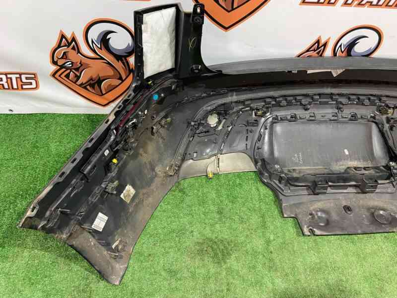 LR112604 Rear bumper complete Range Rover Velar L560 (2018-) Used cost 1 000 € in stock 2 pcs.