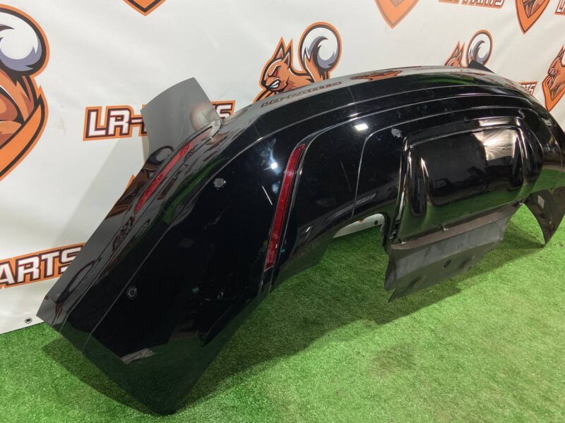 LR112604 Rear bumper complete Range Rover Velar L560 (2018-) Used cost 1 000 € in stock 2 pcs.