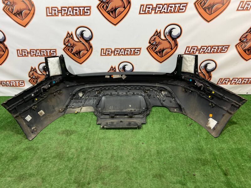 LR112604 Rear bumper complete Range Rover Velar L560 (2018-) Used cost 1 000 € in stock 2 pcs.