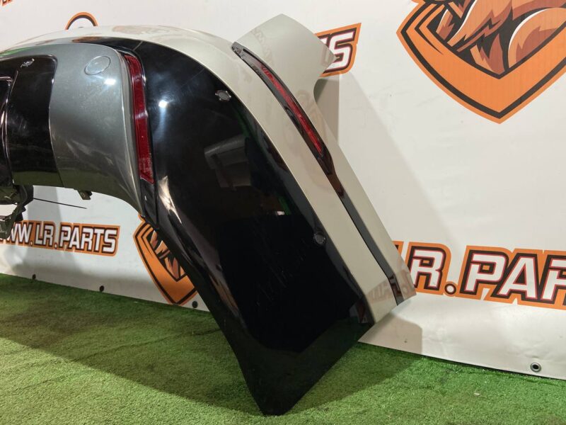 LR112604 Rear bumper complete Range Rover Velar L560 (2018-) Used cost 1 000 € in stock 2 pcs.