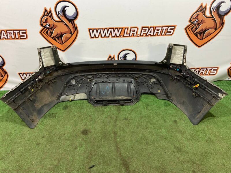 LR112604 Rear bumper complete Range Rover Velar L560 (2018-) Used cost 1 000 € in stock 2 pcs.