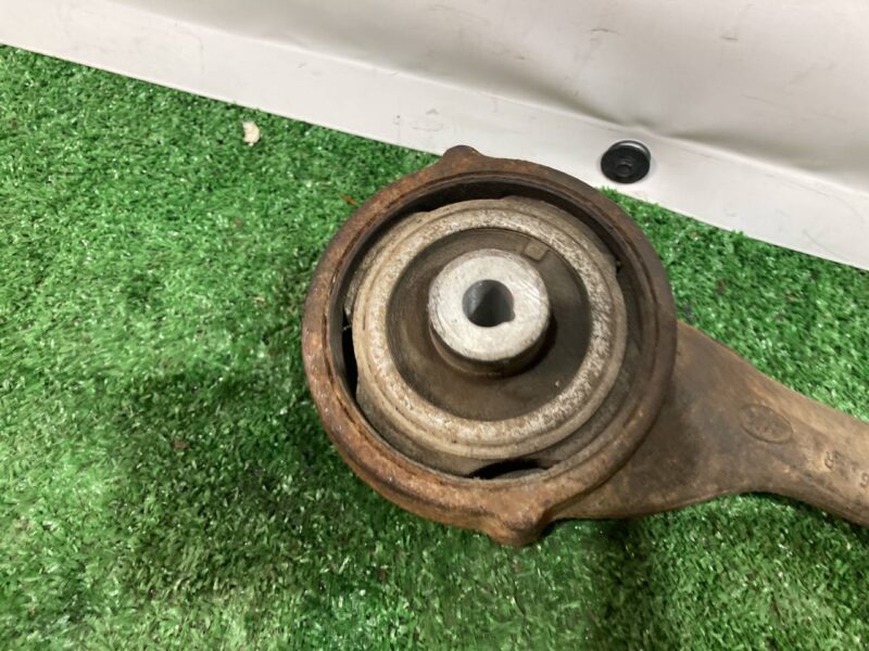 LR113306 Lever front right lower (front) Range Rover L405 (2013-2021) Used cost 105 € in stock 13 pcs.
