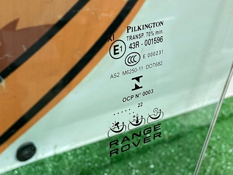 LR118395 Glass door front left rest 2018- Range Rover Sport L494 (2014-2022) Used cost 185 € in stock 1 pcs.