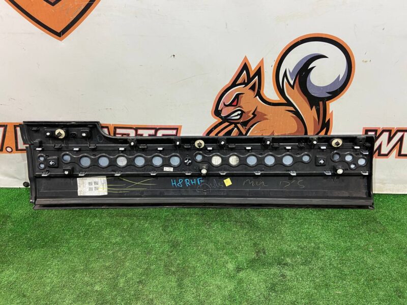 LR125980 Front right door molding Range Rover L405 (2013-2021) Used - Image 12